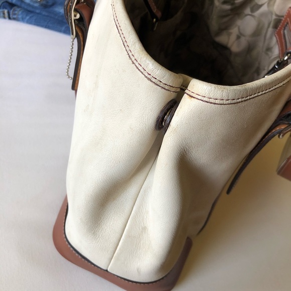 Vintage Coach White Leather “Hampton” Handbag - Picture 12 of 15
